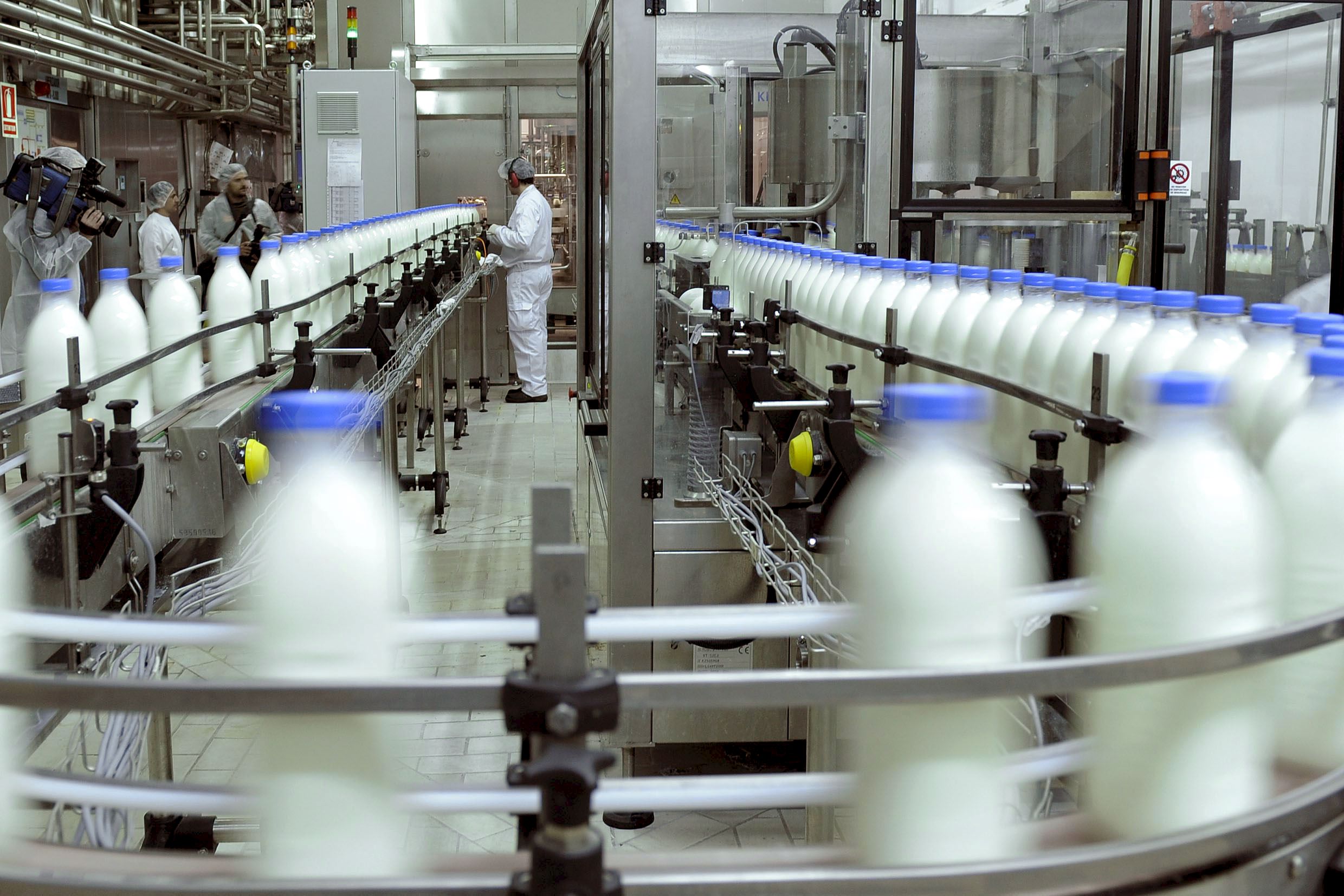 ANMAT Y AGRICULTURA ACTUALIZAN REGLAMENTO PARA LECHE UAT